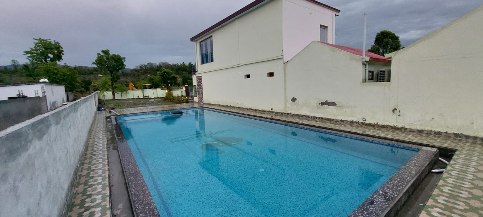 retreat-swimming-pool3